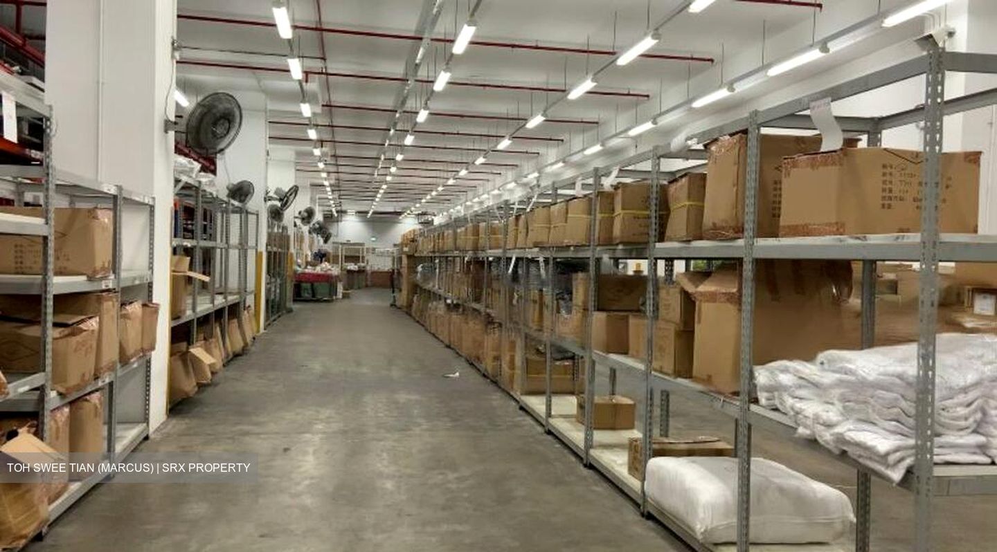 Form Industrial Building (D18), Factory #460976611